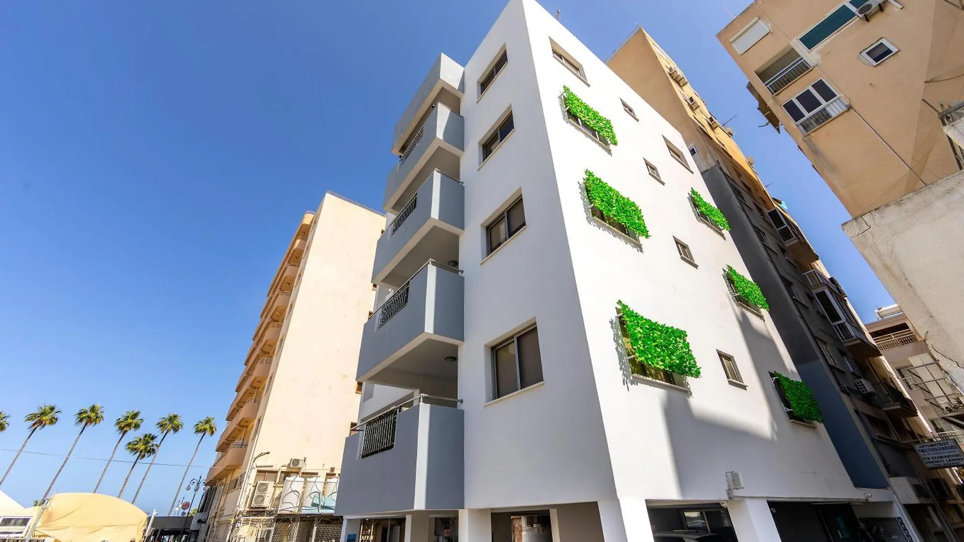 לרנקה Airbnsea City Centre Side Sea View Apartments 0*,  קפריסין