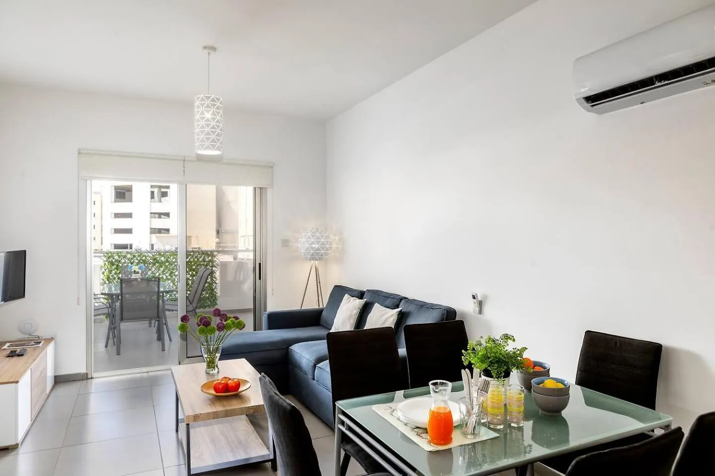לרנקה Airbnsea City Centre Side Sea View Apartments