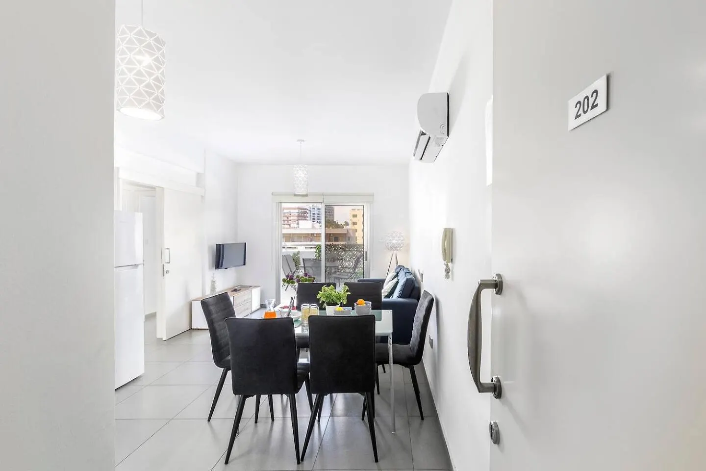 לרנקה Airbnsea City Centre Side Sea View Apartments