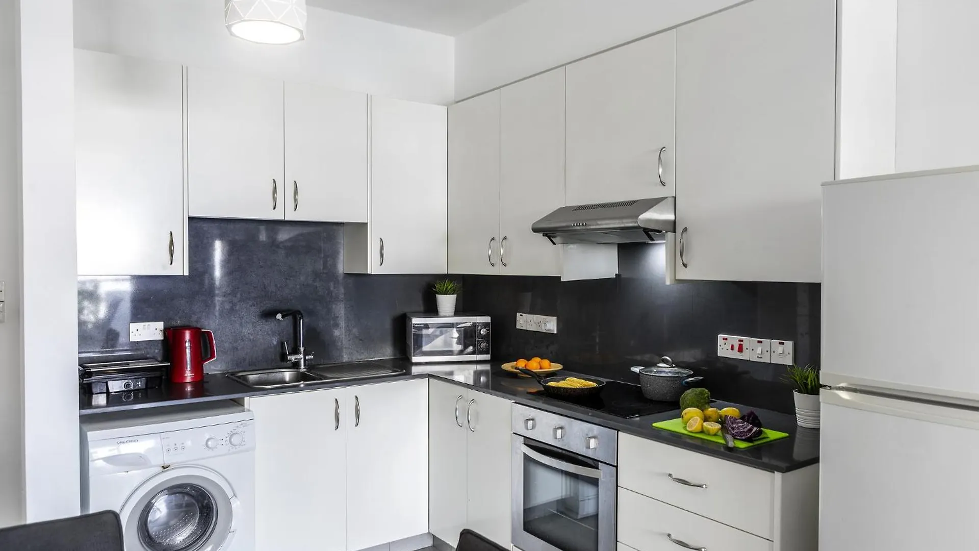 לרנקה Airbnsea City Centre Side Sea View Apartments 0*,