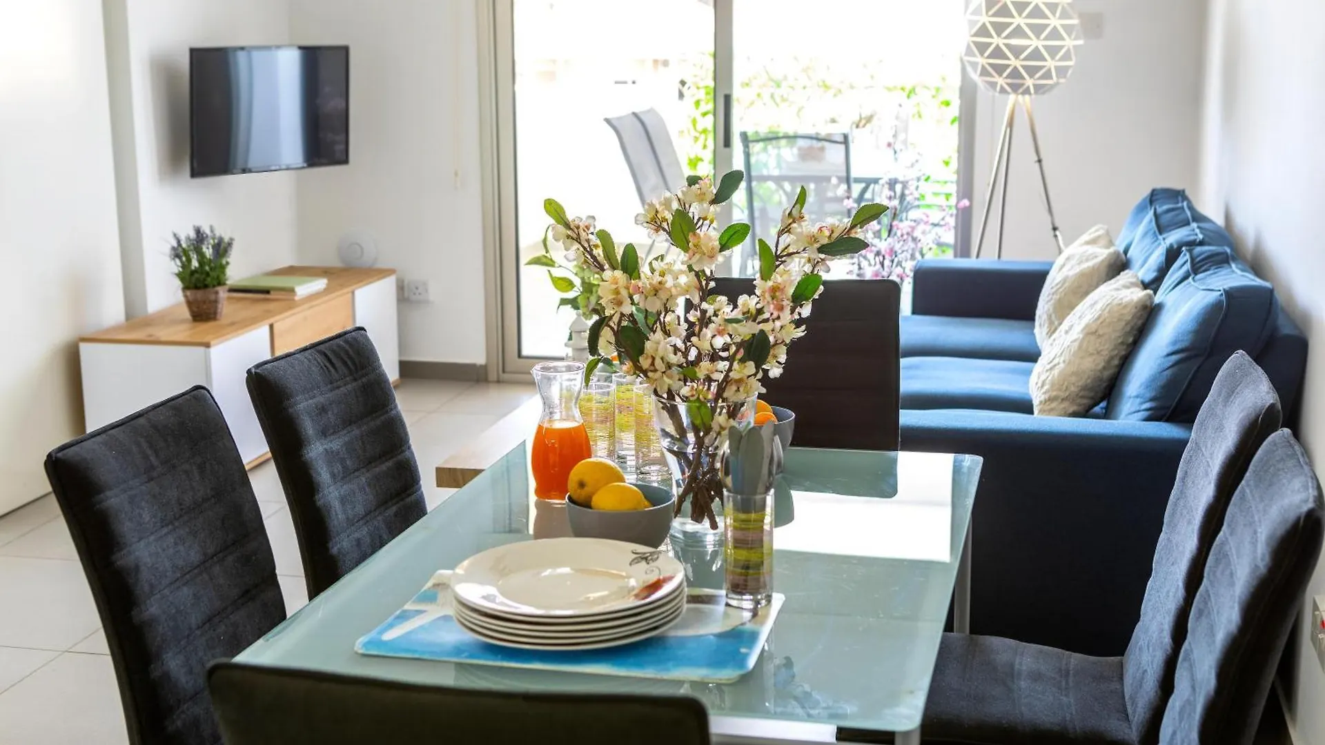 לרנקה Airbnsea City Centre Side Sea View Apartments