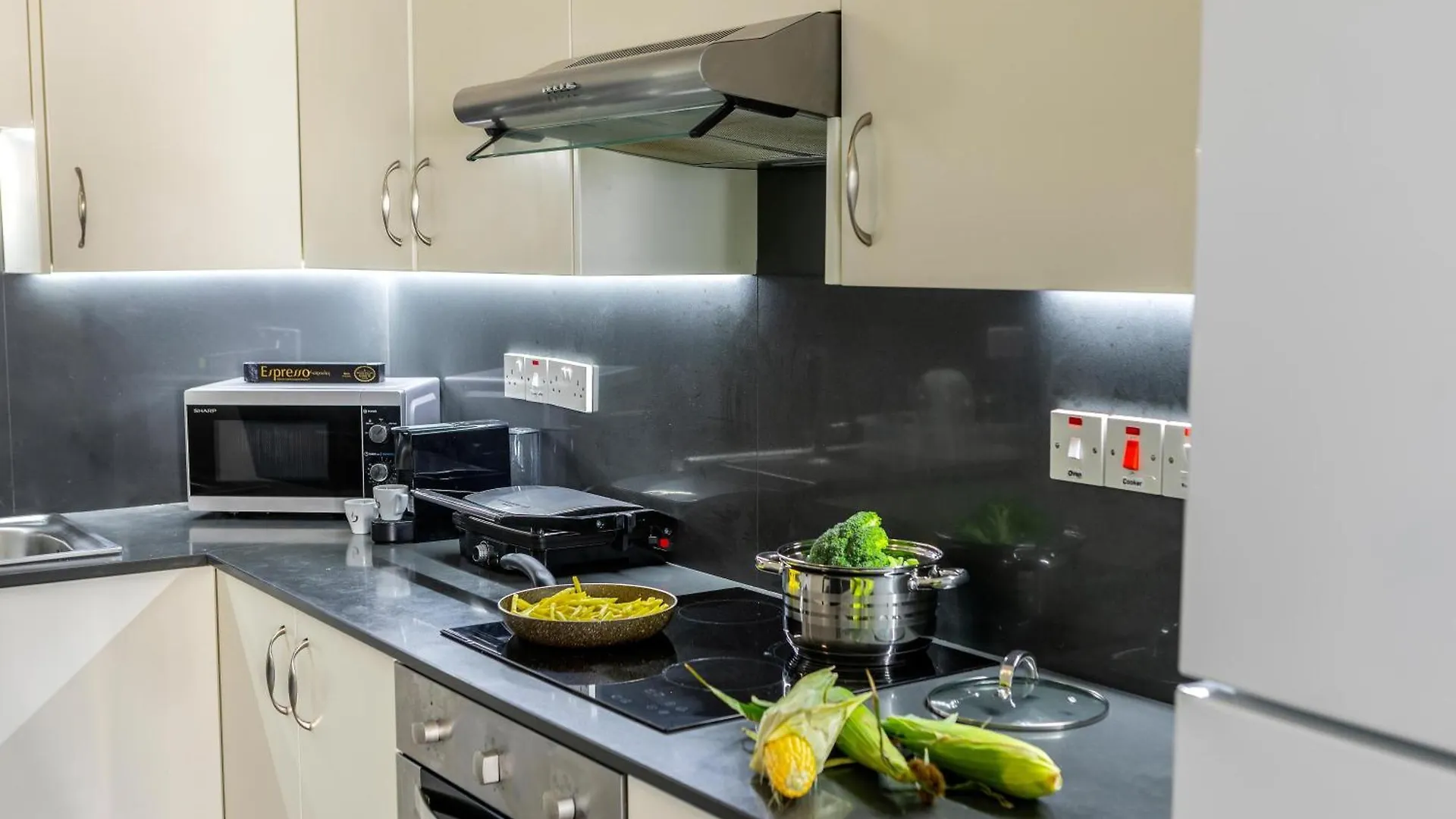 לרנקה Airbnsea City Centre Side Sea View Apartments קפריסין