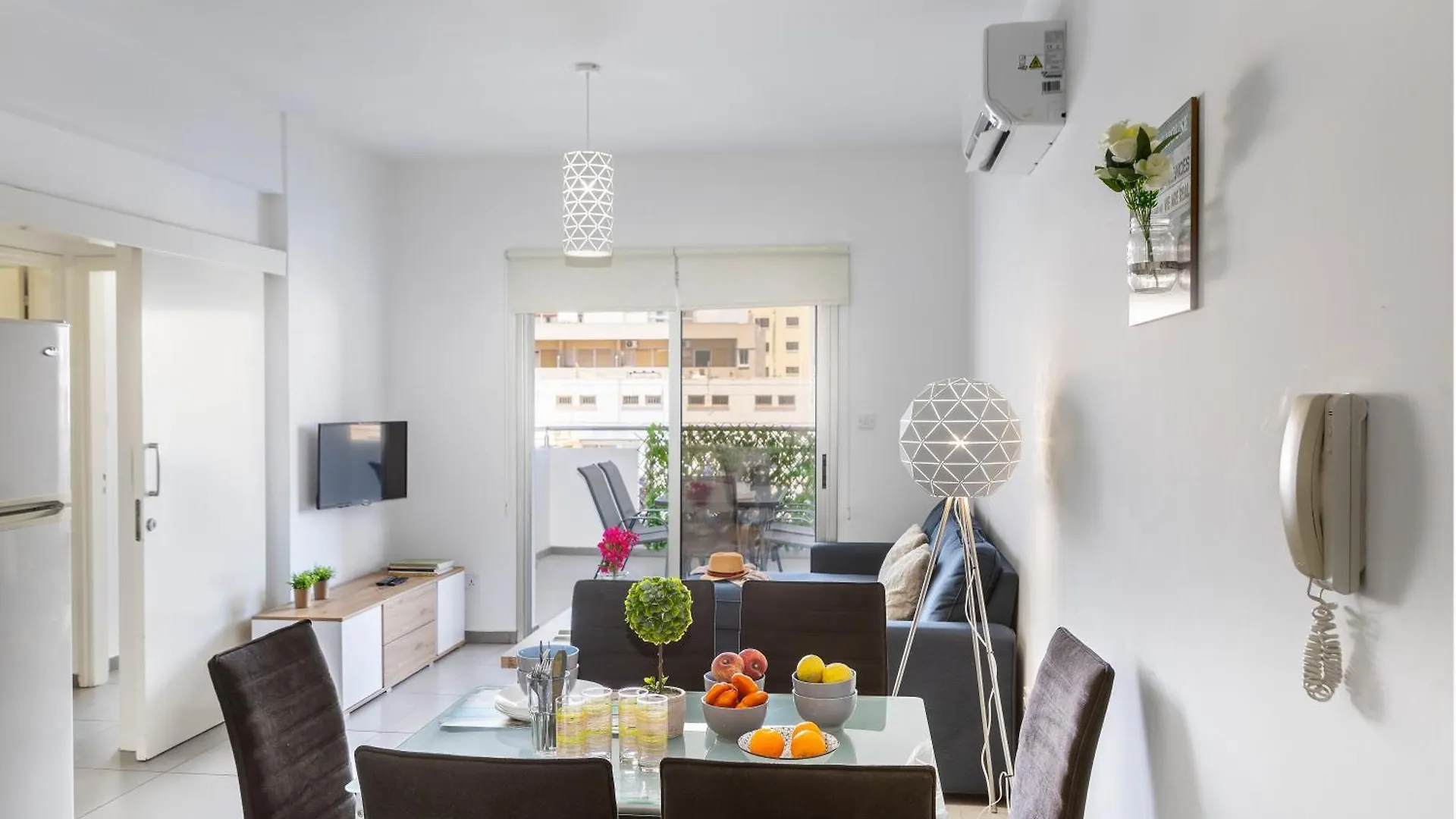 לרנקה Airbnsea City Centre Side Sea View Apartments