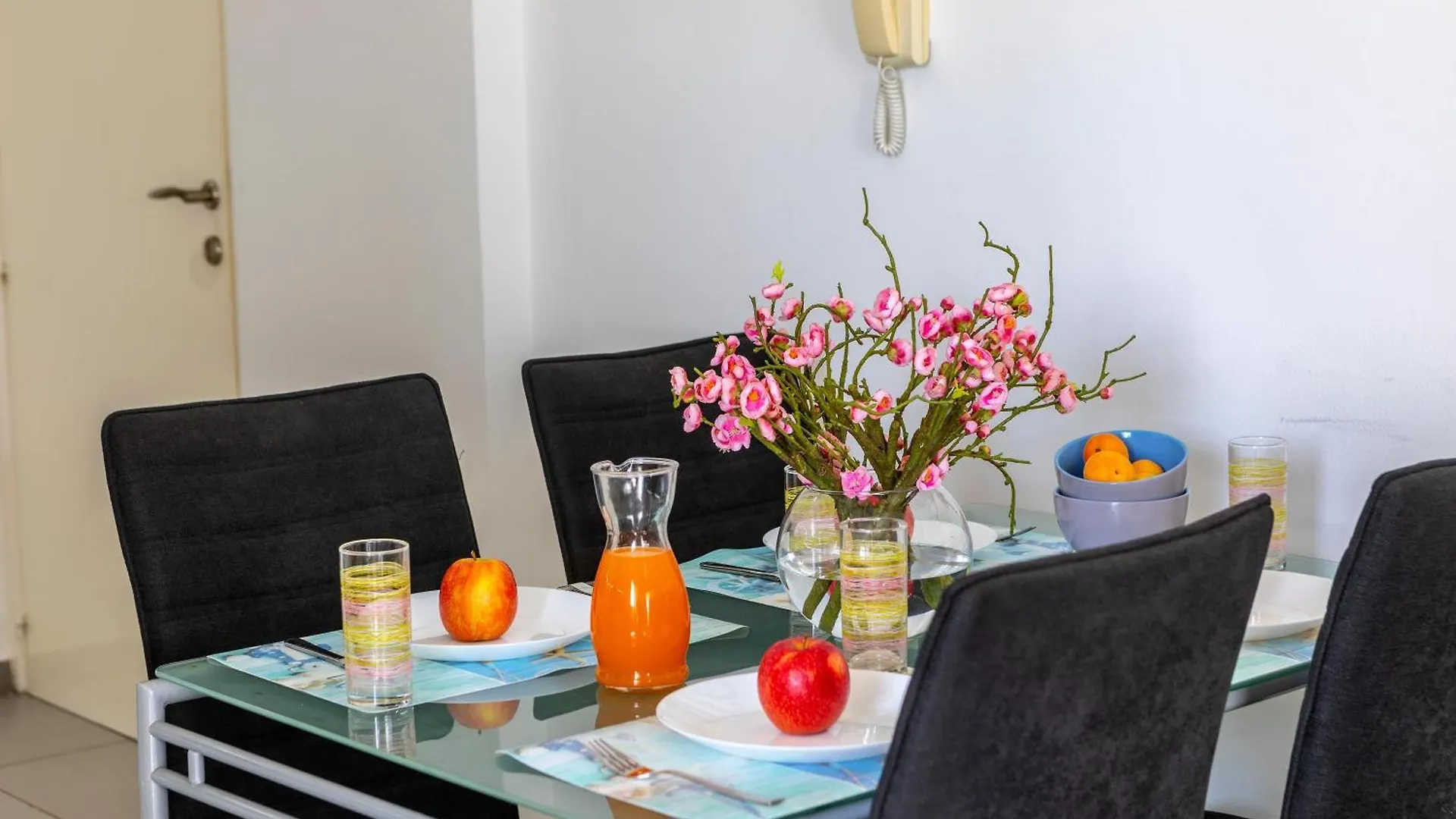 לרנקה Airbnsea City Centre Side Sea View Apartments