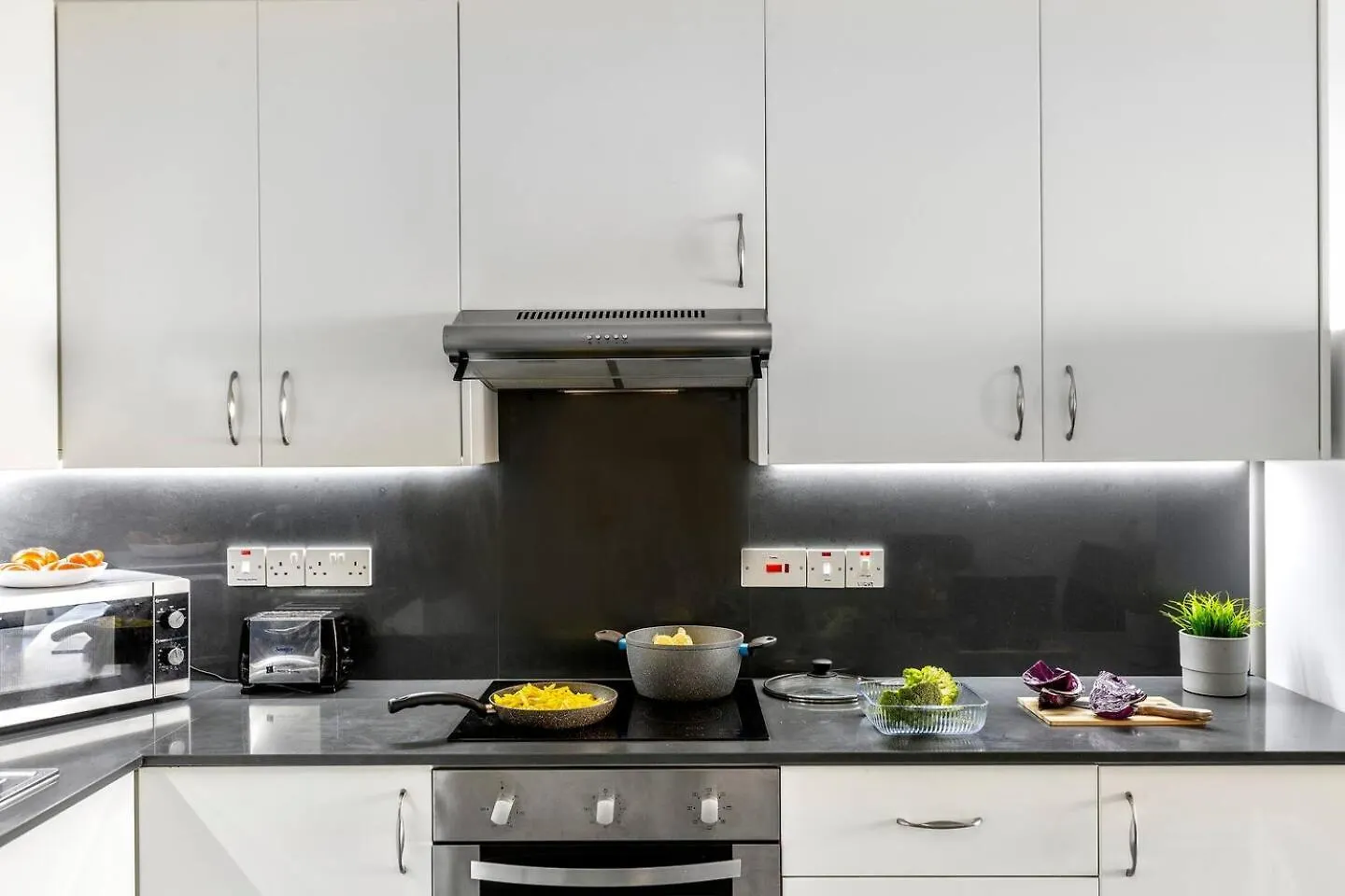 לרנקה Airbnsea City Centre Side Sea View Apartments קפריסין
