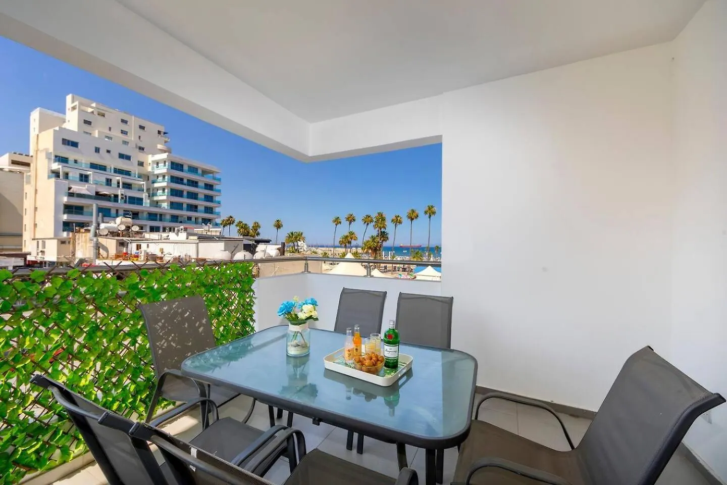 לרנקה Airbnsea City Centre Side Sea View Apartments