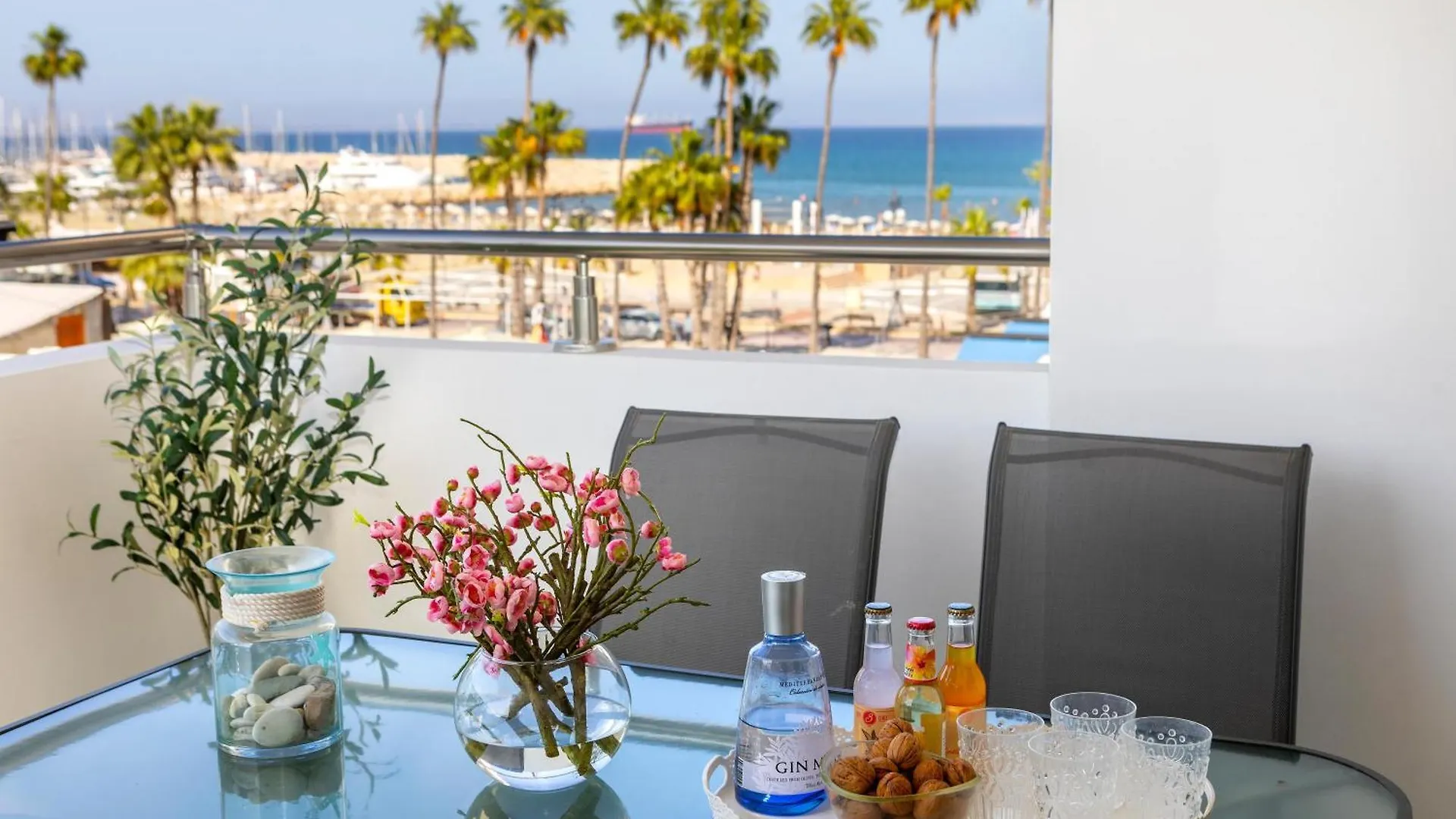 לרנקה Airbnsea City Centre Side Sea View Apartments