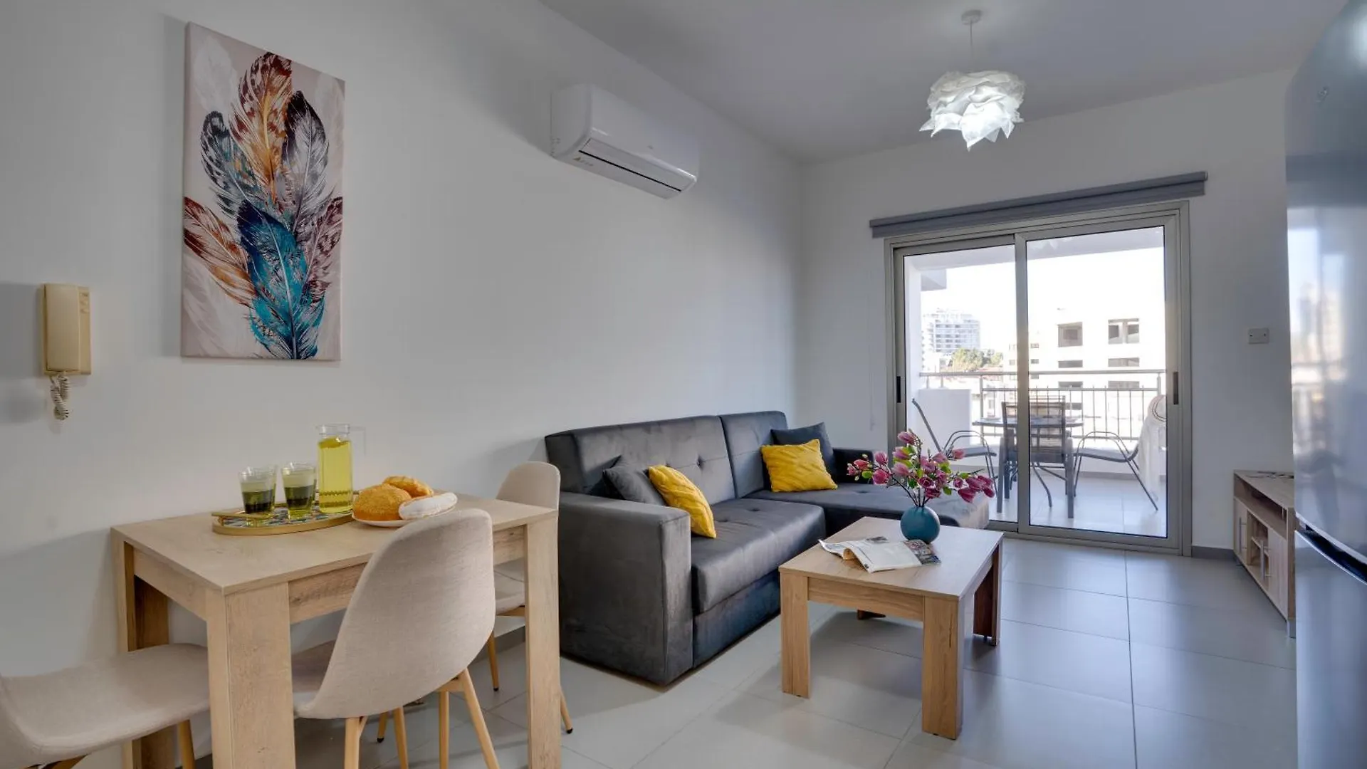 לרנקה Airbnsea City Centre Side Sea View Apartments