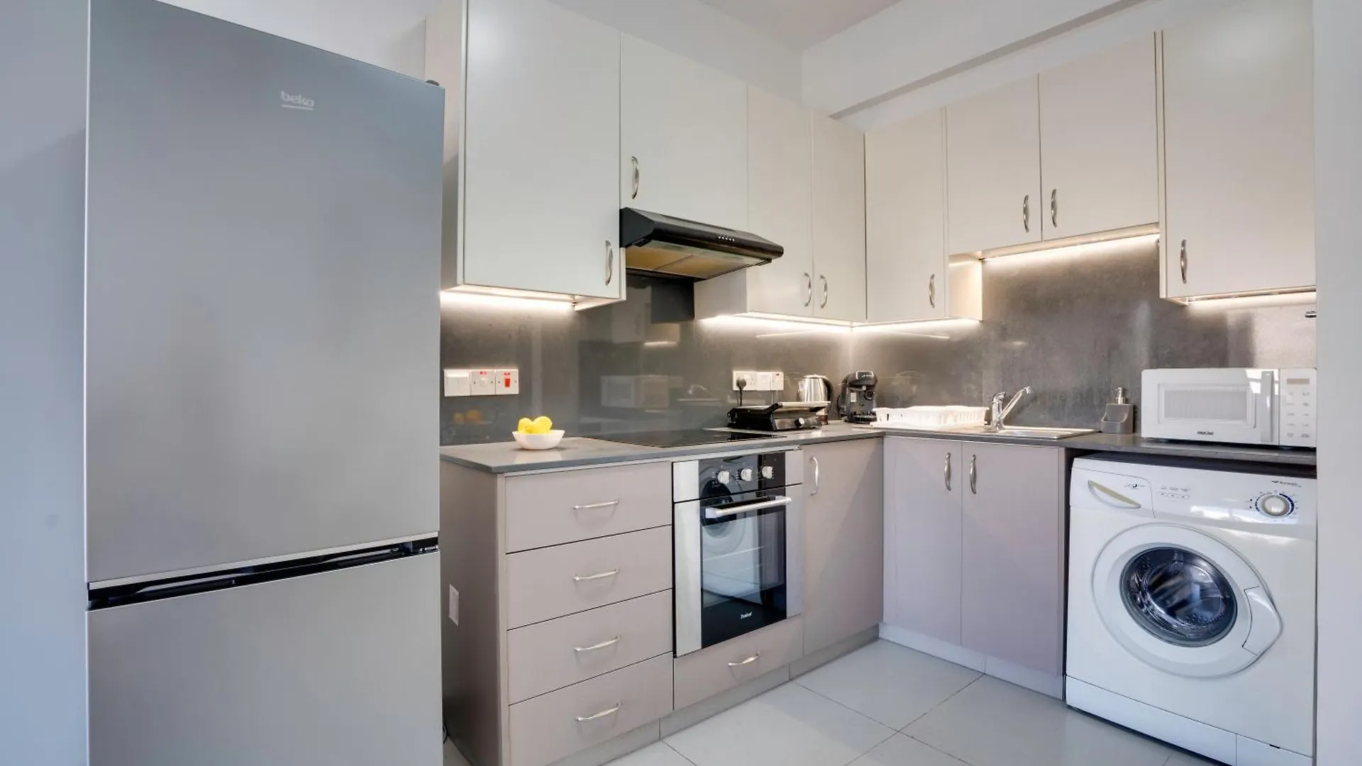 לרנקה Airbnsea City Centre Side Sea View Apartments קפריסין